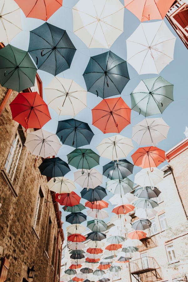 ulica parasoli w Kanadzie.