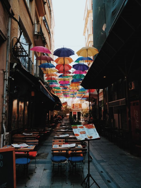 ulica parasoli w Stambule