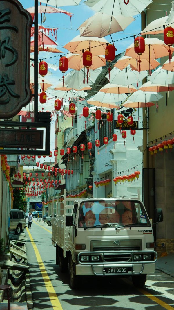 ulica parasoli w Malezji